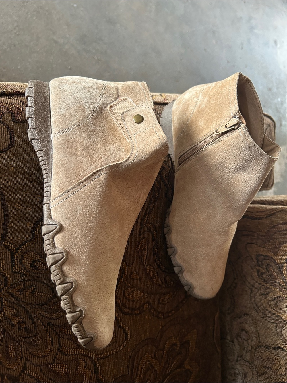 Skechers Women's Beige Suede Ankle Boots Booties - Picture 1 of 2